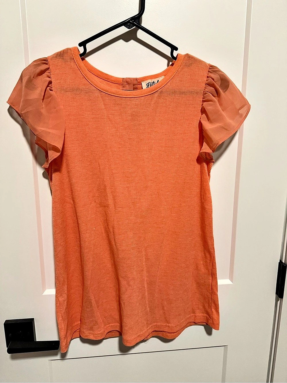 Listicle Puff Flutter Sleeve Top in Coral Small Like New